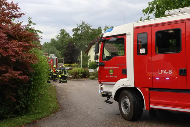 In Edt bei Lambach mussten zwei Feuerwehren ausrücken, um den Brand eines Zählerkastens zu löschen. | Foto: laumat.at
