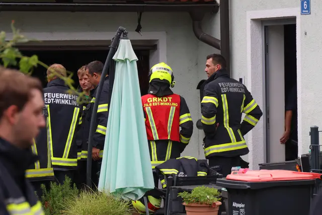 In Edt bei Lambach mussten zwei Feuerwehren ausrücken, um den Brand eines Zählerkastens zu löschen. | Foto: laumat.at
