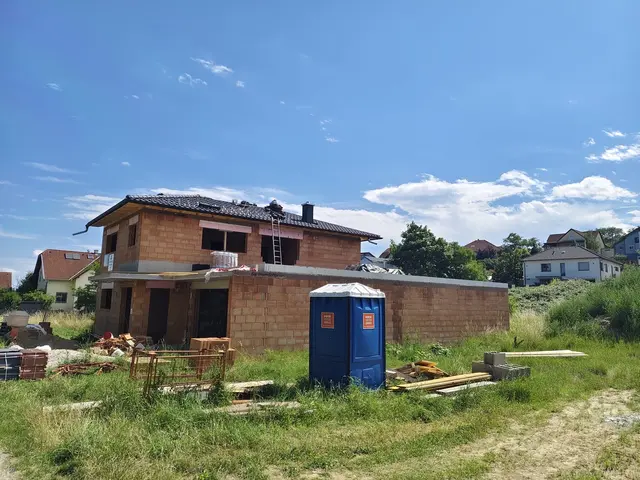 Eine Analyse zeigt wie lange Gänserndorfer auf ihr eigenes Grundstück sparen müssten – aber nur in der Theorie. | Foto: Gerhard Peckary