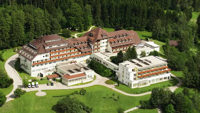 Insgesamt 16 Schüler und Studenten unterstützen das Team in Groß Gerungs in den verschiedensten Bereichen, wie Küche, Service, Hotel-Reception und Etage. | Foto: HKZ