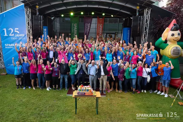 Mit einem Fest feierte die Mitarbeiter der Sparkasse Neuhofen 125-Jahr-Jubiläum. Am 18. Juli folgt der Tag der offenen Tür. | Foto: Sparkasse Neuhofen