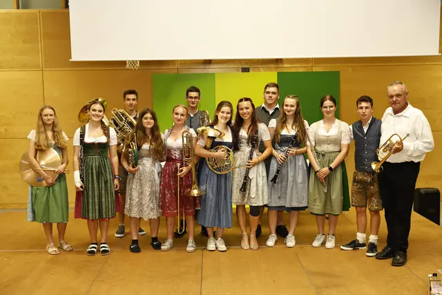 Die "abz Musi" unter der Leitung von HLFL Ing. Franz Kastenhuber rundeten die Abschlussfeierlichkeiten musikalisch ab. | Foto: TAFFotografia