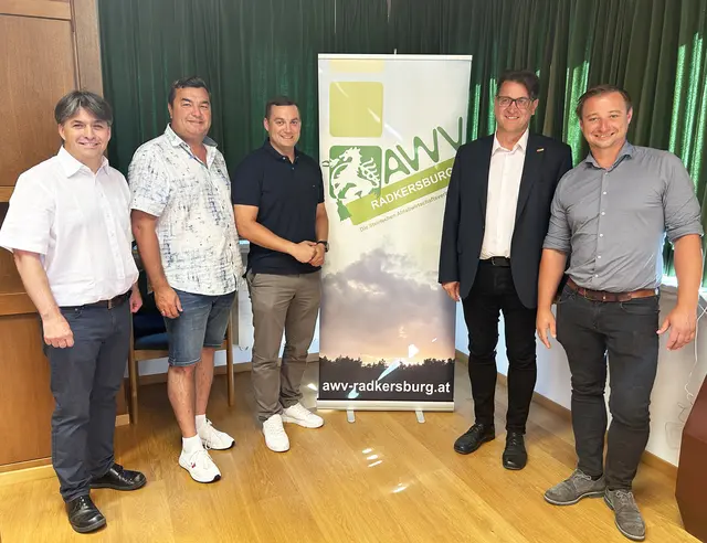 Der Abfallwirtschaftsverband Radkersburg mit Geschäftsführer Wolfgang Haiden (l.) hat einen neuen Vorstand unter der Führung von Anton Edler (2. r.). | Foto: KK