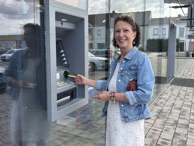 Monika Kirchhauer hat einen Bankomat in Hollabrunn gefunden. | Foto: Alexandra Goll