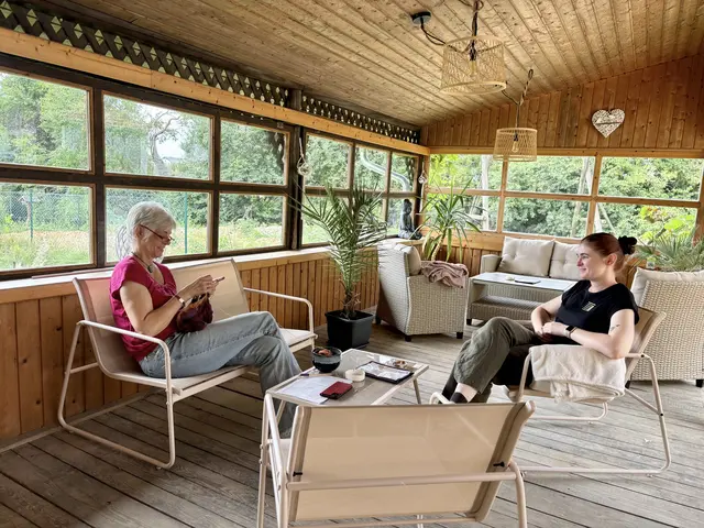 Die gemütliche Terasse versprüht definitiv Urlaubs-Vibes. | Foto: Margot Jeitler