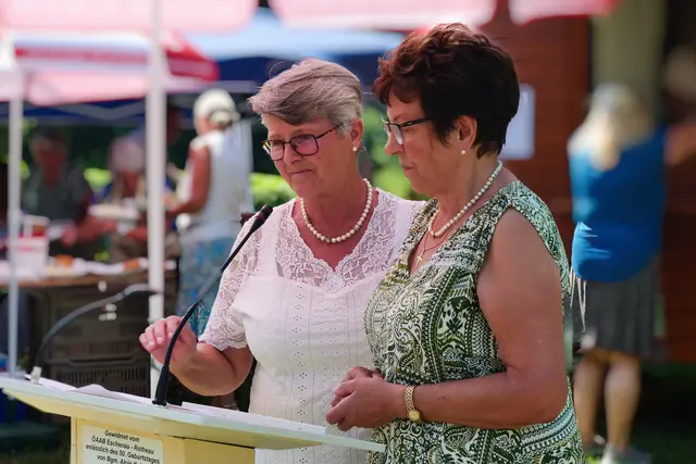 Ortsgruppen-Obfrauen bei der Begrüßung: Traudl Wolfschwenger, Christine Wögerer | Foto: Martin Müllner