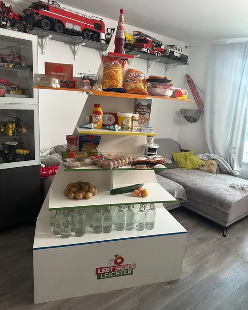 Im Obst & Gemüse-Fach herrschte gähnende leere - dafür musste die Snack-Ebene erweitert werden. | Foto: Alexander Paulus