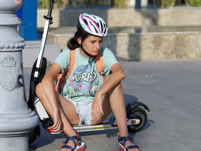Mit Schulanfang machen sich viele Kinder und Jugendliche wieder per E-Scooter oder E-Bike auf den Weg zum Unterricht. Dafür sollte man aber den nötigen Umgang lernen, appellieren die Fahrschulen. (Symbolfoto) | Foto: Mircea Iancu/Pixabay