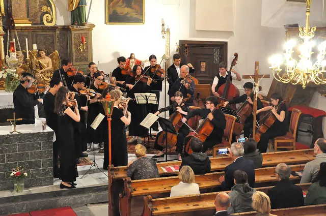 Musikerinnen und Musiker der Kammermusik- und Meisterkurs-Tage beim Teilnehmerkonzert in der Pfarrkirche Donnersbach | Foto: Karl Langmann