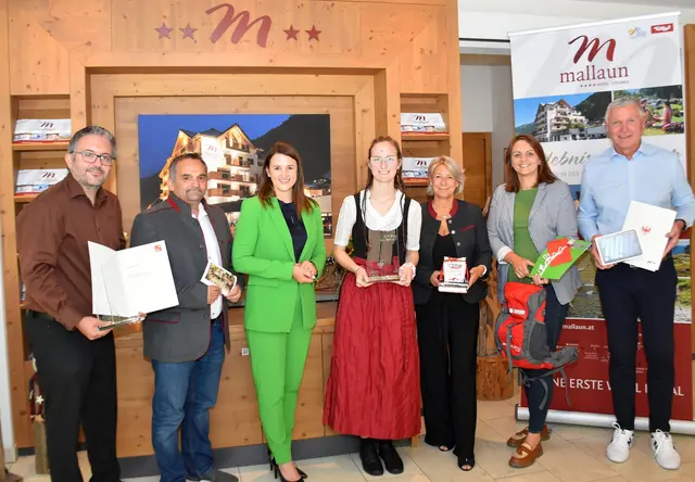 Selina Karin Narr nahm im Hotel Mallaun die Ehrunge des Landes entgegen. | Foto: Land Tirol/Gerzabek