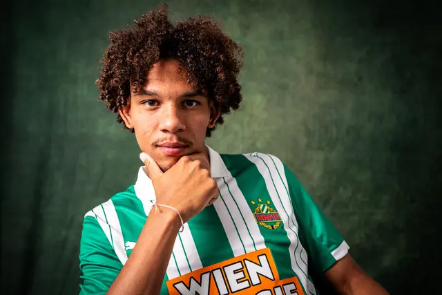 Rapid präsentiert seinen neuen Stürmer. | Foto: SK Rapid | Widner