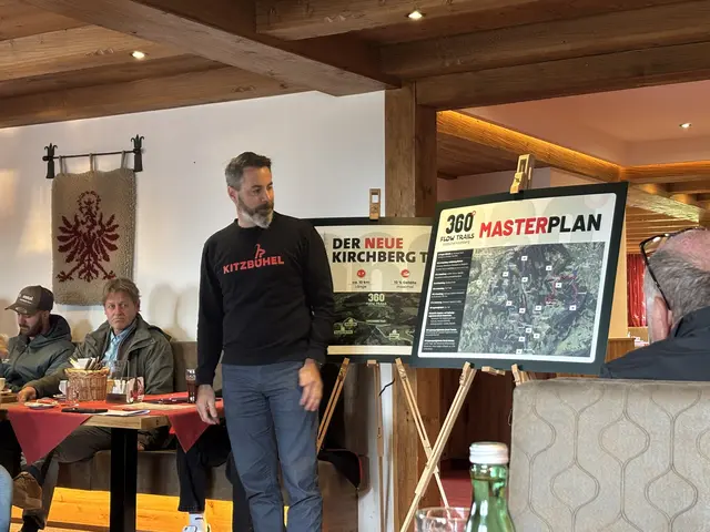 Ludwig Götzendorfer von Kitzbühel Tourismus stellte den Bike Masterplan 360 vor. | Foto: Johanna Bamberger