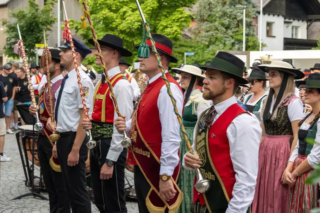 Stabführer aller Gastkapellen die bei der 150-Jahr Feier des MVM mitgewirkt haben.
 | Foto: Franz Stöger