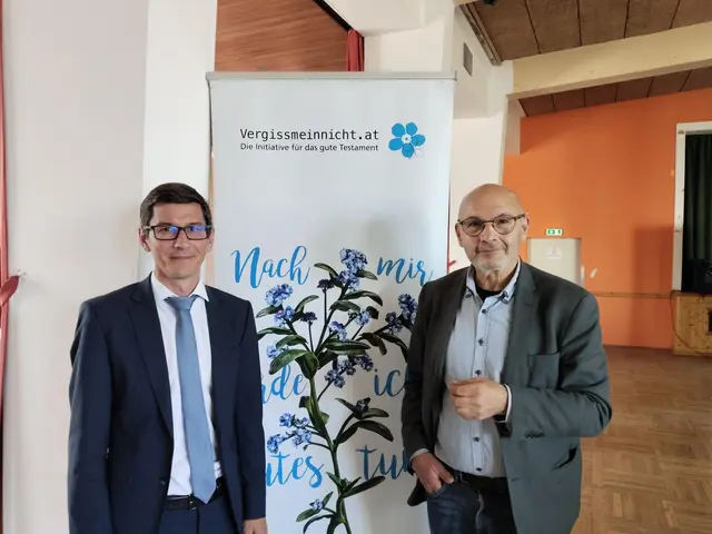 Notarsubstitut Christian Fischer mit Markus Aichelburg, Leiter von "Vergissmeinnicht". | Foto: VGMN