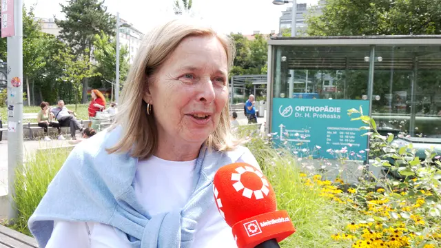 "Weil es nicht nur hier gefährlich ist, es ist mittlerweile in ganz Wien gefährlich, was unser Bürgermeister wohl nicht so gerne zur Kenntnis nehmen möchte", meint Andrea. | Foto: Andreas Pölz/MeinBezirk