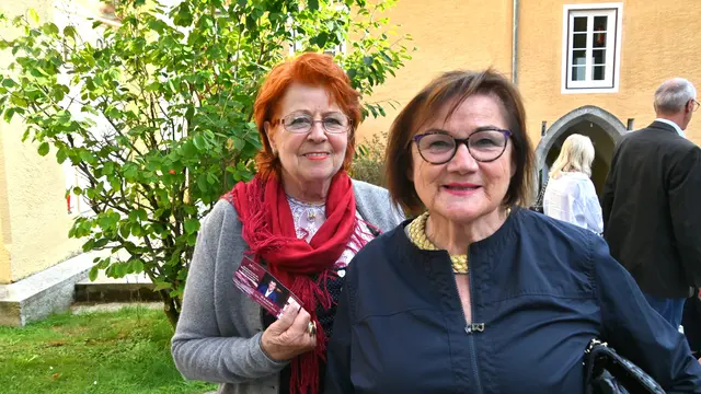 Maria Katzer, St. Veit, Vizeobfrau der Sudetendeutschen in Kärnten, mit Gerti Baumgartner