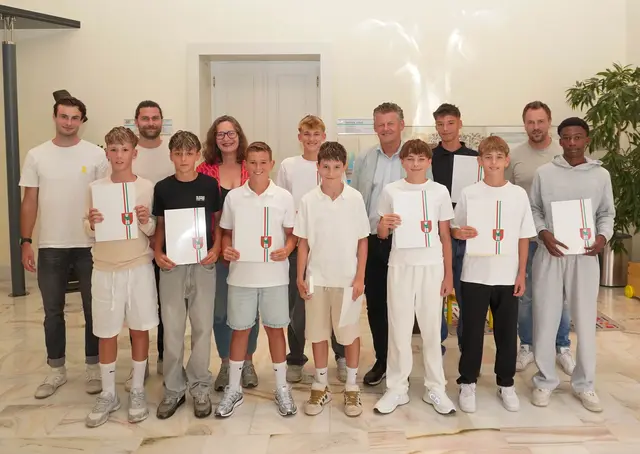 Bürgermeister Christian Scheider und Sportreferentin Stadträtin DI Constance Mochar gratulierten Spielern und Trainern zum Erfolg. | Foto: StadtKommunikation / Zechner