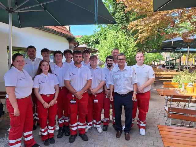 Freiwilligenkoordinatorin Herold Natalie, Bezirksstellenleiterstellvertreter Heissenberger Julian, FSJlerin Sommer Katharina, Zivildiener: Karner Samuel Elias, Tröscher Elias, Grubits Justin, Hotwagner Marvin, Kollarich Pascal, Steinwenker Marc-Andre, Paulischka Dominic, Dienstführender Lang Franz, Bezirksstellenleiter Haider Rudolf, Zivildiener Schöberl Gerald.
 | Foto: Rotes Kreuz Oberpullendorf