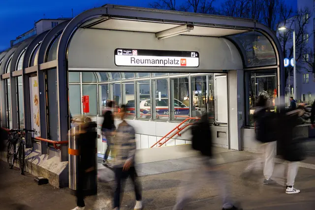 Erneut kam es am Reumannplatz zu einem Messerangriff. (Archiv) | Foto: FLORIAN WIESER / APA / picturedesk.com