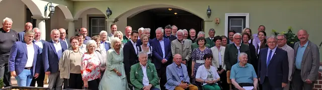 Die Bürgermeisterinnen und Bürgermeister a.D. aus dem Bereich Fürstenfeld ließen ihre Jubilare hochleben. | Foto: Josef Rath