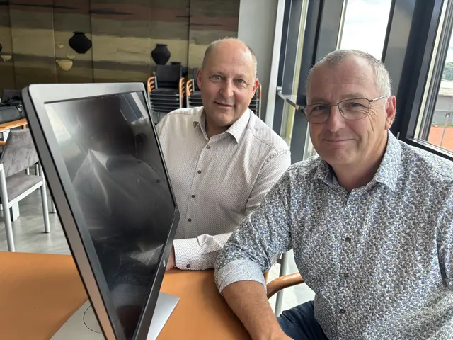 Mit der neuen Rohstoffbörse werden Abfälle zu wertvollen Ressourcen. Im Bild Maschinenringobann Steiermark Josef Wumbauer und Markus Lafer GF Maschinenring Raabtal. | Foto: MeinBezirk