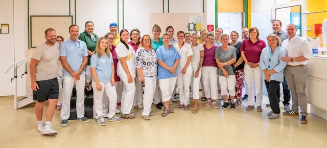 Das Mitarbeiterteam der Wohnbereiche 4 und 5 nach der Übersiedelung im neuen
Zuhause am Weißen Hof | Foto: LGA Krenn
