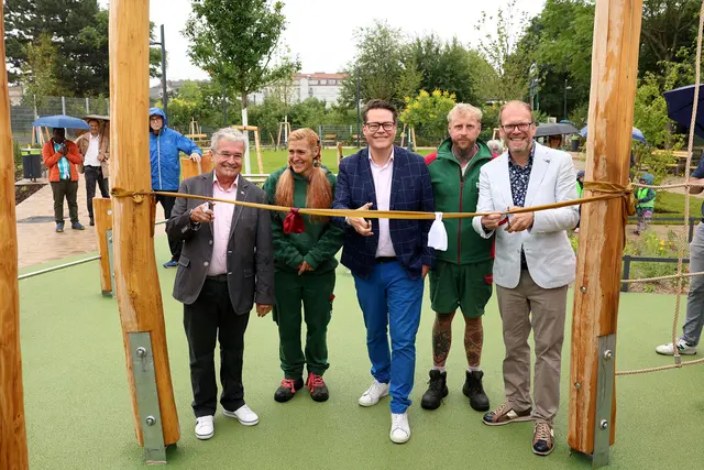 Entsiegelung und Begrünung standen im Mittelpunkt der Neuerrichtung auf der Schmelz. | Foto: Stadt Wien/Martin Votava