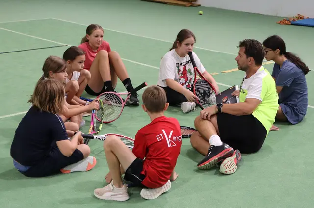 Trainer Kerim Sijercic, ein ehemaliger ATP-Spieler, weiß viel über Tennis zu erzählen | Foto: Gerhard Langmann