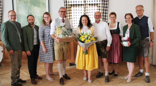 Von links: Walter Lederhilger, Michael Harant, Ines Schöfecker, LK-Präsident Franz Waldenberger,  Johanna Haider, Heinz Haider, Vizepräsidentin Rosemarie Ferstl, LAbg. Regina Aspalter, Kammerdirektor Karl Dietachmair. | Foto: Erika Glinsner