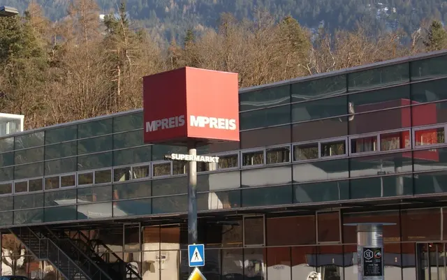 Die Gewerkschaft GPA Tirol rät Beschäftigten, sich im Fall von Kündigungen rasch zu melden. | Foto: Kolp