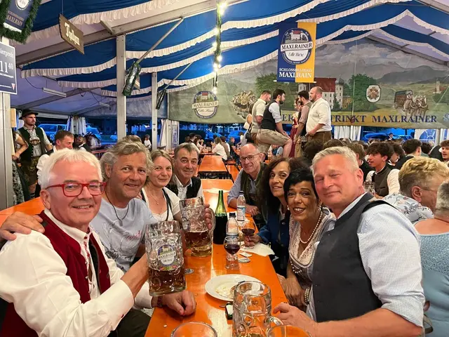 Brucks Bürgermeister Gerhard Weil (l.) reiste mit einer Delegation nach Bruckmühl.  | Foto: Stadtgemeinde Bruck