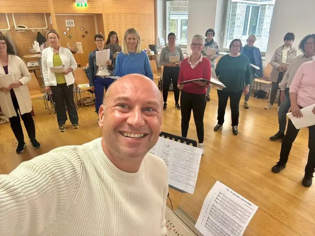 Beim gemeinsamen Workshop im April lernte der Alpen Adria Chor seinen neuen Leiter Alberto Busettini kennen. | Foto: Privat