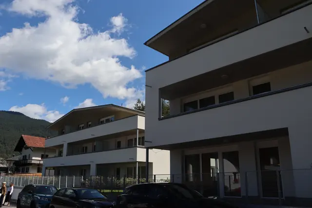 Die beiden Gebäude fügen sich sehr gut in das Ortsbild ein. | Foto: Seelos