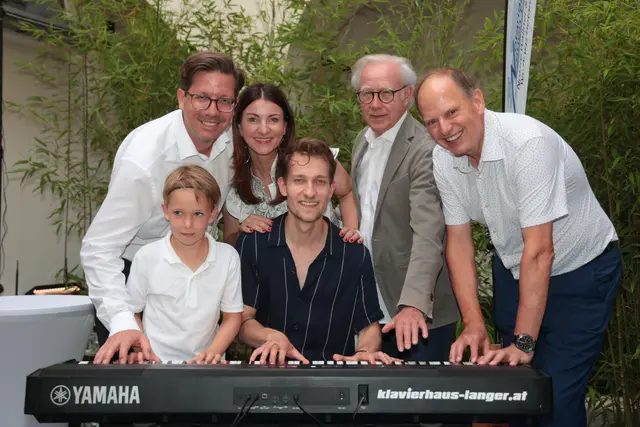 v.l.n.r.: Niki Krische (Sohn von Klaus Pirker), Klaus Pirker, Brigitte Truppe-Bürger, Simon Stadler, Ferdinand Kassl, Dieter Wallner
 | Foto: Dietmar Wajand/aufgeschnappt.at /