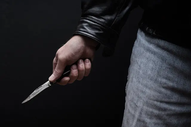  Die Frau wurde durch das Messer leicht am Körper verletzt. (Symbolfoto) | Foto: stock.adobe.com/at/Kevin Brine