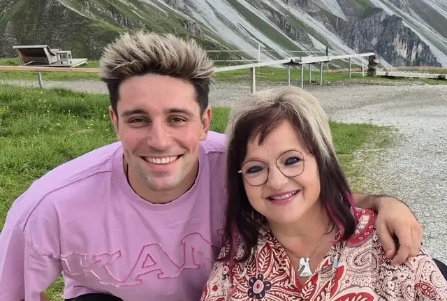 Gemeinsam gute Laune am Hoadl: Marianne Hengl mit dem Sänger Alexander Eder | Foto: RollOn Austria