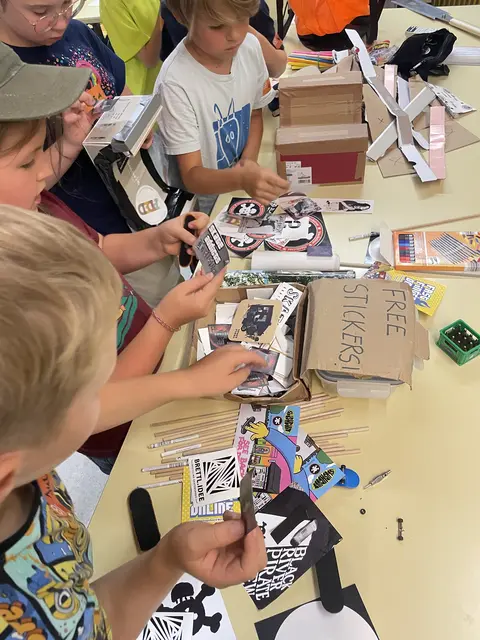 Forschen und schlaue Fragen stellen – das dürfen Kinder an der KinderUni. | Foto: KinderUni OÖ