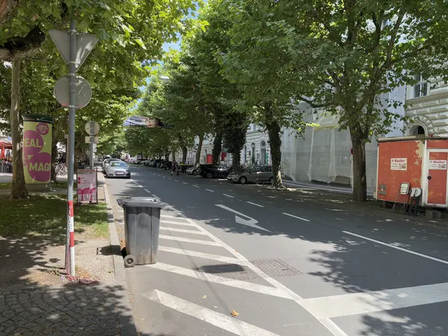 Der bestehende Radweg in der Franz-Josef-Straße, der sich in einem schlechten Zustand befindet, wird verbreitert und Engstellen sowie Problemstellen werden behoben. | Foto: Schrofner