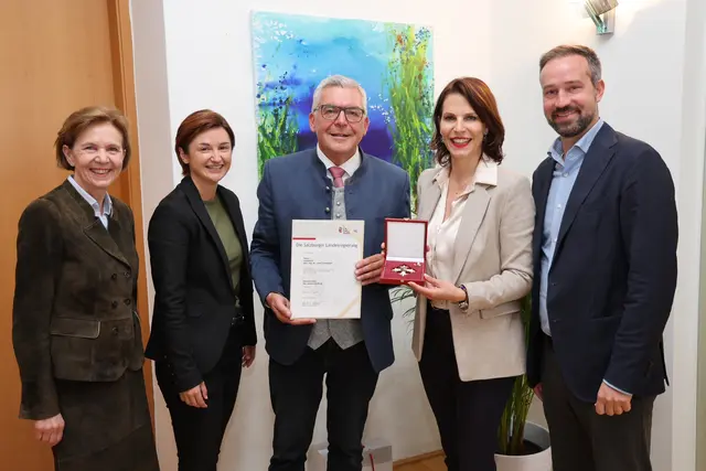 Im Bild: Landeshauptfrau Karoline Edtstadler mit Landesrat Josef Schwaiger sowie Landeshauptfrau-Stellvertreterin Marlene Svazek, Landeshauptfrau-Stellvertreter Stefan Schnöll und Landtagspräsidentin Brigitta Pallauf. | Foto: Land Salzbrug/Franz Neumayr