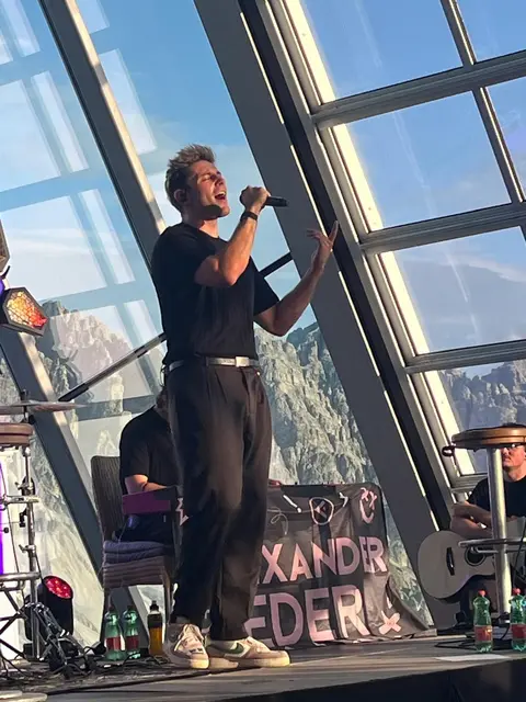 Showkonzert für einen guten Zweck im atemberaubenden Ambiente der Axamer Lizum. | Foto: RollOn Austria