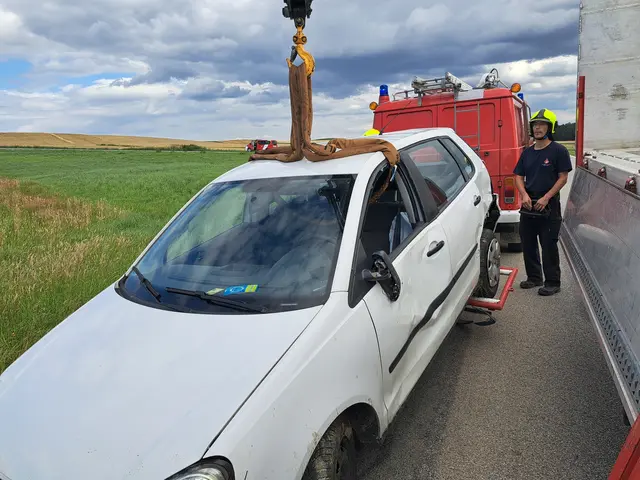 Fahrzeugbergung für die Feuerwehr nach einem Verkehrsunfall auf der L71 von Zwettl in Richtung Jagenbach. | Foto: DOKU-NÖ