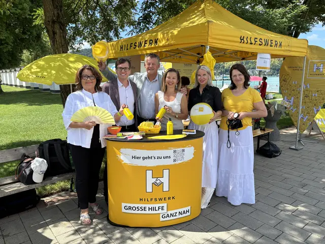 Das Team des Hilfswerk Kärnten rund um Präsidentin Elisabeth Scheucher-Pichler (links) konnte bereits Vizebürgermeister Ronald Rabitsch, Bürgermeister Christian Scheider und Gemeinderätin Julia Löschnig (Mitte) begrüßen. | Foto: MeinBezirk.at