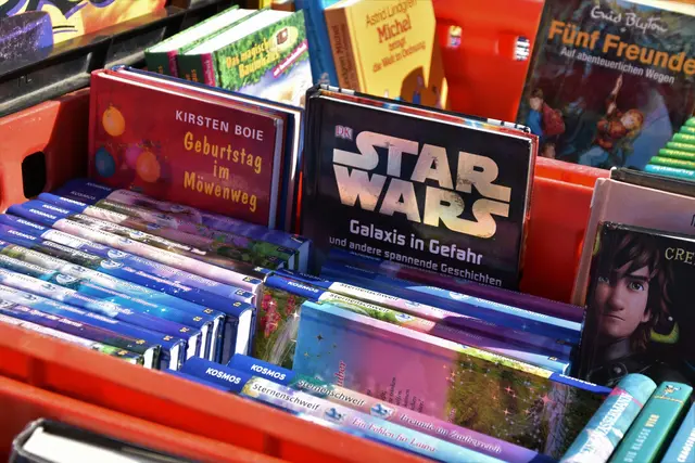 Ergänzt wird das Sortiment durch Bücher, CDs, DVDs. (Symbolbild) | Foto: Waldemar/Unsplash