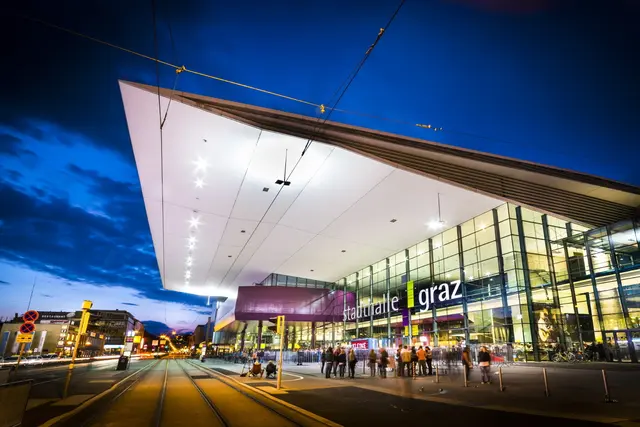 Die Polizei ertappte zwei mutmaßliche Kupferdiebe mit ihrer Beute im Bereich der Grazer Stadthalle. | Foto: MCG/Krug