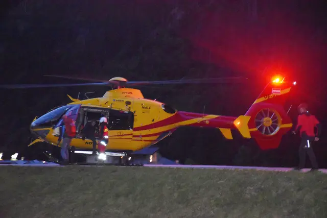 Der Notarzthubschrauber Heli 4 brachte die beiden erschöpften Wanderer sicher ins Tal zurück | Foto: Zoom Tirol