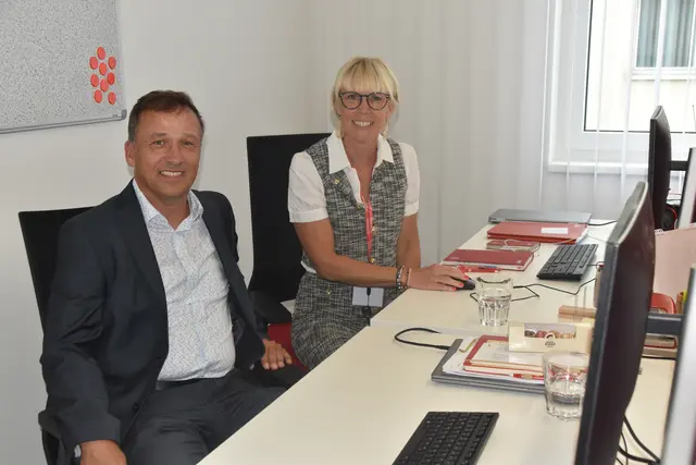Neue Räumlichkeiten für die Mitarbeiterinnen und Mitarbeiter: Wolfgang Hadek und Eva-Maria Latschenberger | Foto: Michael Strini
