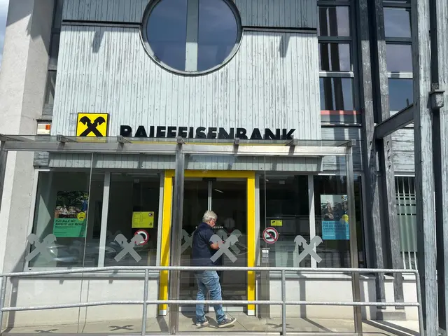 Eine Abschaffung des Bargelds würde viele Menschen vor Herausfordeurngen stellen. | Foto: Bernd Dorner