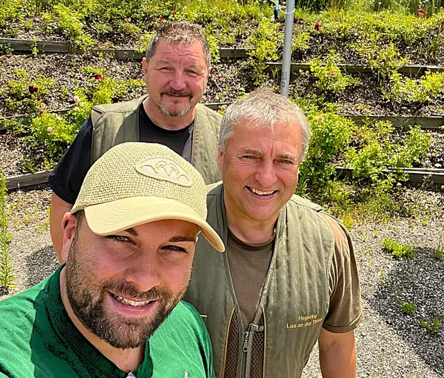 Schießtrainer Florian und Rudi Dorn, dahinter Oberschützenmeister Josef Kohzina. | Foto: Schützenverein-Mistelbach