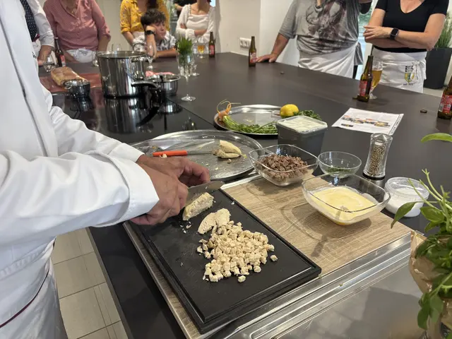 Richtiges schneiden will gelernt sein.  | Foto: MeinBezirk.at