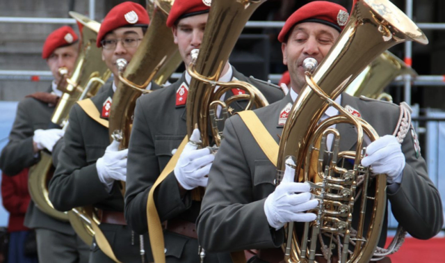 Inmitten der alpinen Kulisse erwartet die Besucherinnen und Besucher ein vielfältiges Programm mit Vorführungen, eindrucksvollen Demonstrationen und musikalischer Begleitung. | Foto: bundesheer